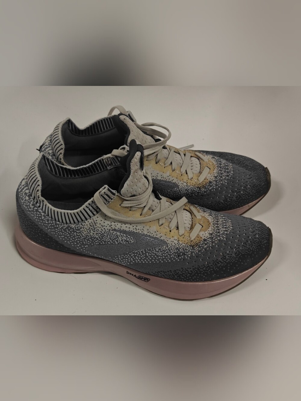 Brooks Levitate 2 Women’s Running Shoes Size 9.5B Pink Gray 1202791B060 Energize